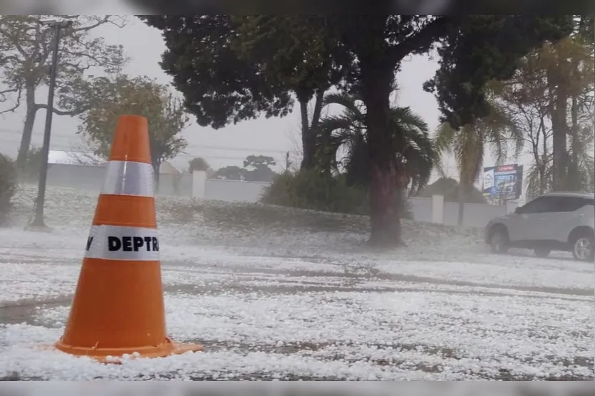 Chuva de granizo atinge Curitiba nesta segunda-feira