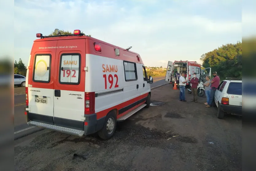 Colisão entre carro e moto deixa casal ferido