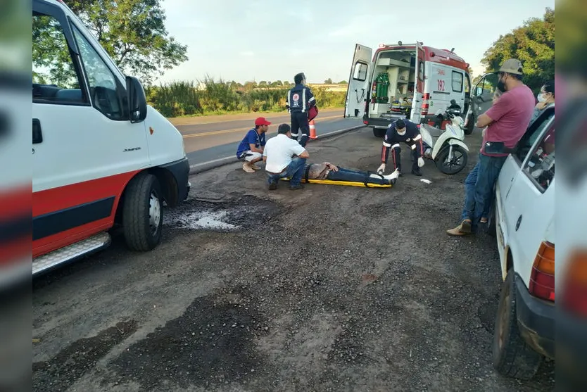 Colisão entre carro e moto deixa casal ferido