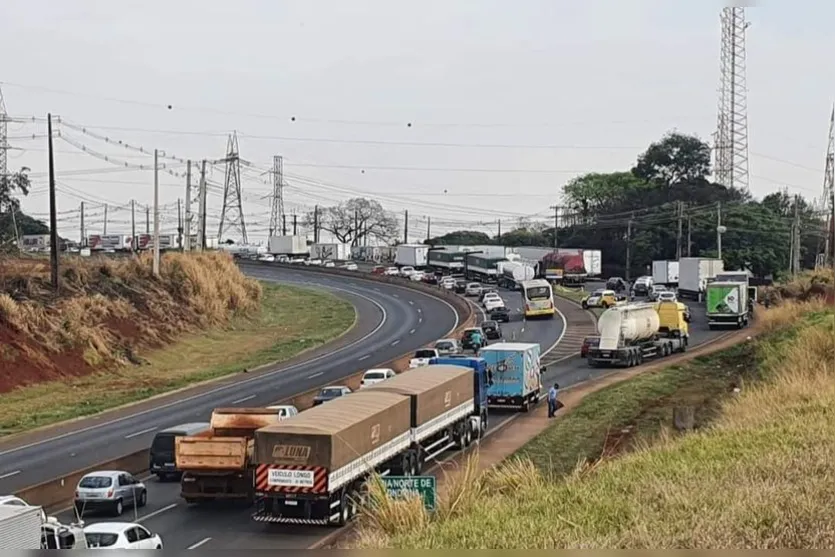 Confira as rodovias bloqueadas pelos caminhoneiros na região