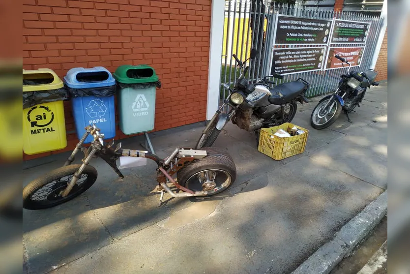 Dois homens são presos por receptação de motocicletas