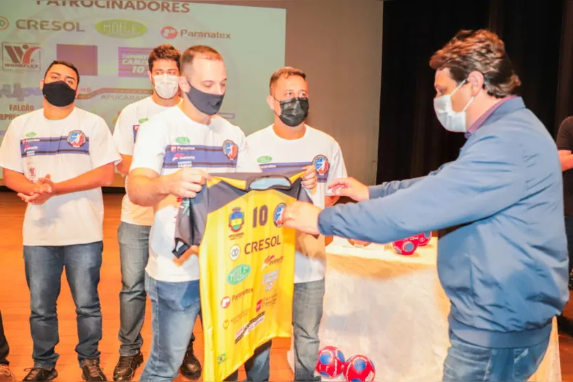 Equipe de handebol de Apucarana é apresentada