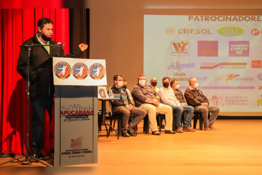 Equipe de handebol de Apucarana é apresentada