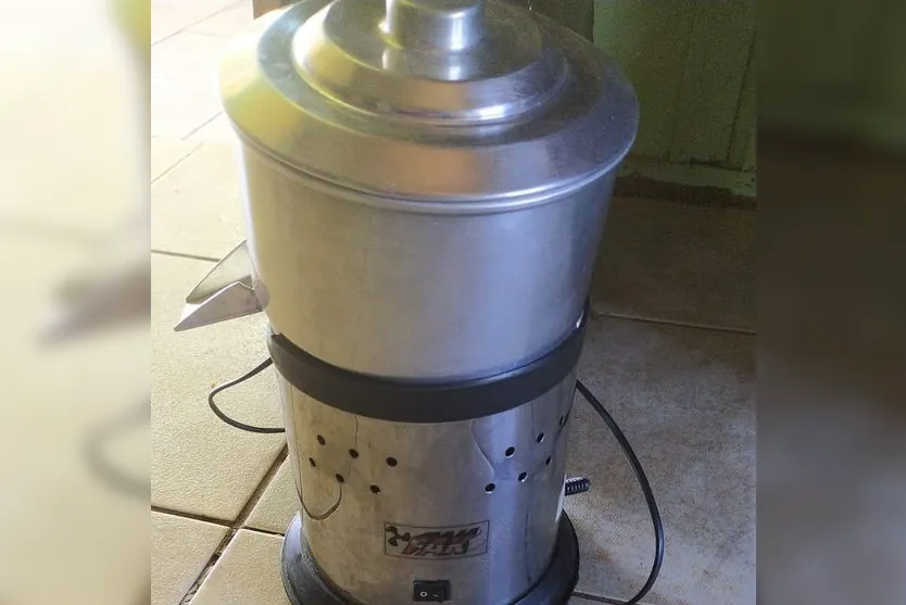  Espremedor de frutas, furtado da Escola do Trabalho. 