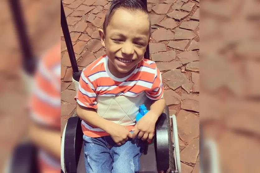 Família faz 'vaquinha' para filho com paralisia cerebral