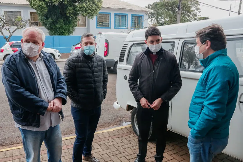 Frio: diocese de Apucarana doa cobertores para prefeitura