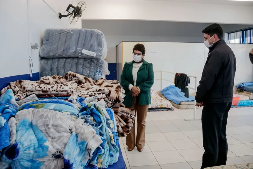 Frio: diocese de Apucarana doa cobertores para prefeitura