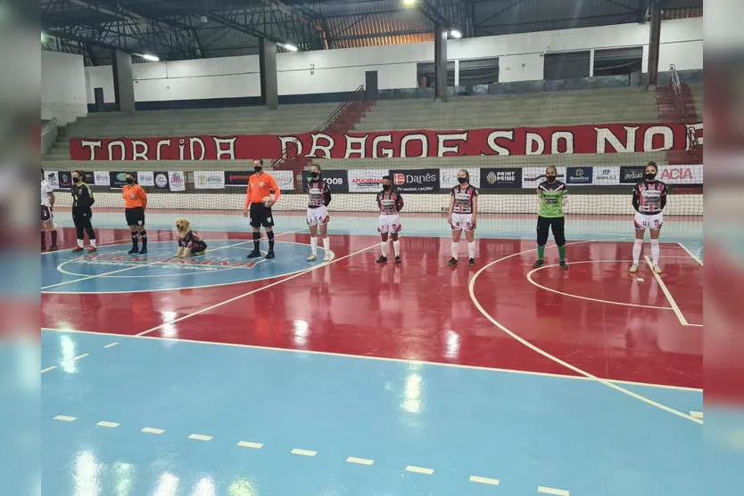Futsal de Apucarana vence no feminino e masculino