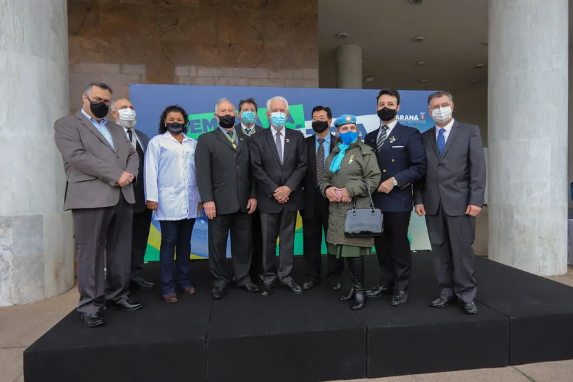 Governo do Paraná homenageia profissionais da saúde