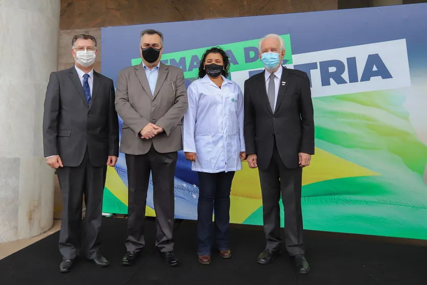 Governo do Paraná homenageia profissionais da saúde