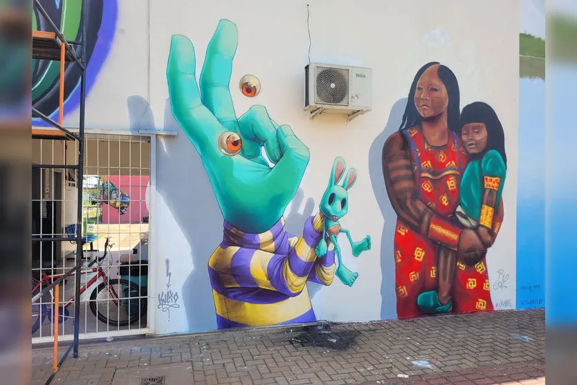 Grafiteiros transformam Praça Ceu de Apucarana; veja
