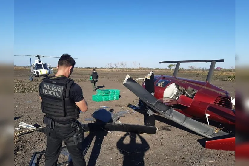 Helicóptero com 300 kg de cocaína cai em fazenda