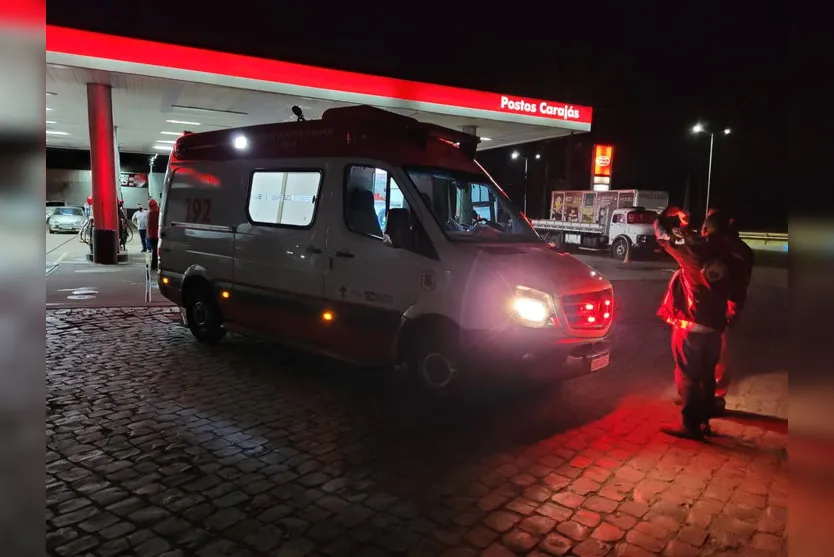 Homem é atropelado por caminhão em pátio de posto