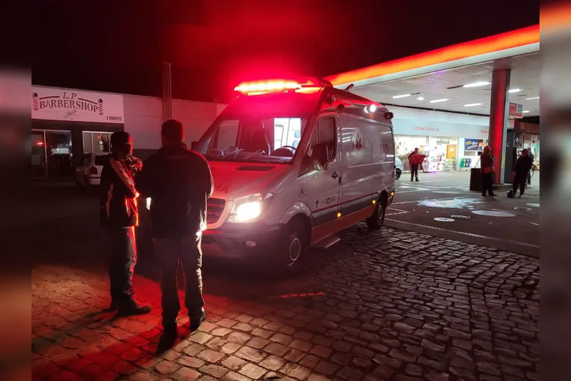 Homem é atropelado por caminhão em pátio de posto