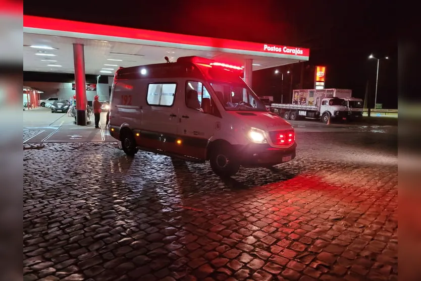 Homem é atropelado por caminhão em pátio de posto