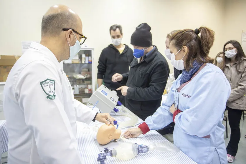 Hospitais universitários se tornam referência na pandemia