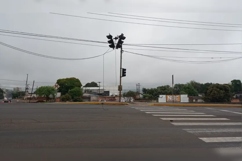 Idepplan repara semáforo atingido na Avenida Brasil