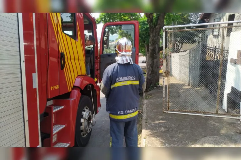 Idoso acamado é retirado de casa após princípio de incêndio