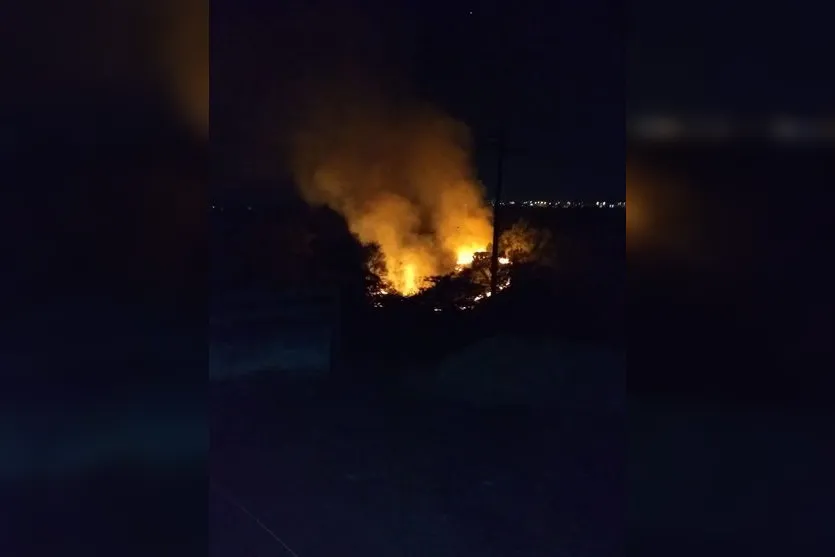 Incêndio ambiental assusta moradores do João Paulo; vídeo