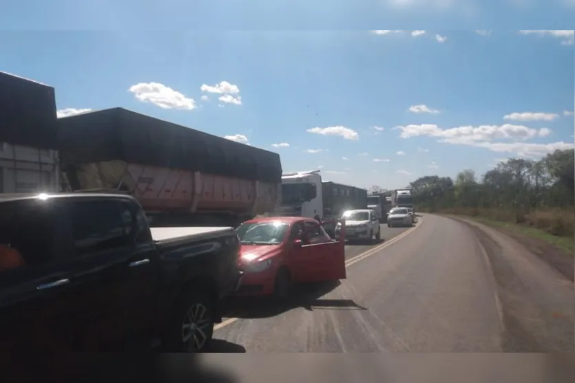 Indígenas realizam manifestação na PR-445 em Tamarana