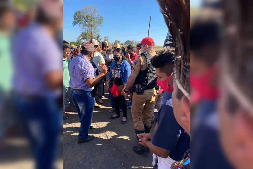 Indígenas realizam manifestação na PR-445 em Tamarana