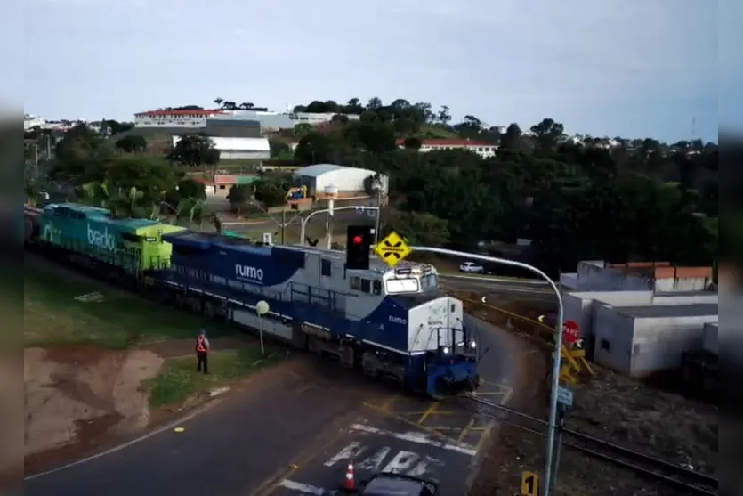 Jandaia utiliza tecnologia em cruzamentos com a ferrovia