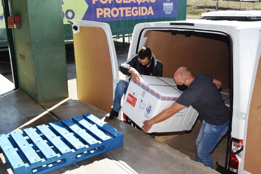 Mais 108 mil vacinas chegam ao Paraná nesta quarta