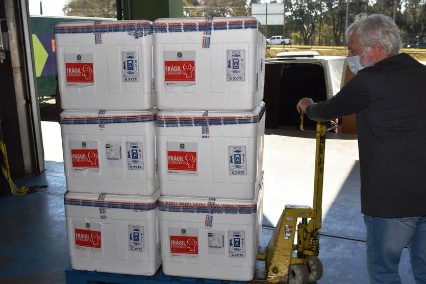 Mais 108 mil vacinas chegam ao Paraná nesta quarta