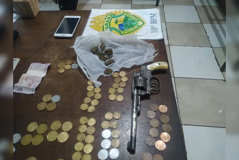 Menor de 15 anos é detido com drogas e arma em Apucarana