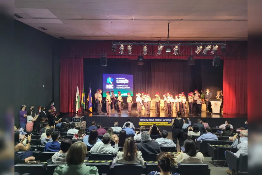 Ministro da Educação participa de reunião com prefeitos