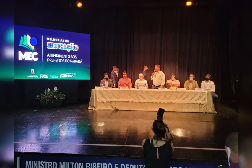 Ministro da Educação participa de reunião com prefeitos
