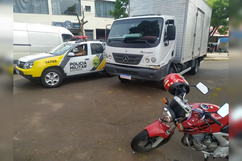 Motociclista fica ferido após acidente na Avenida Aviação