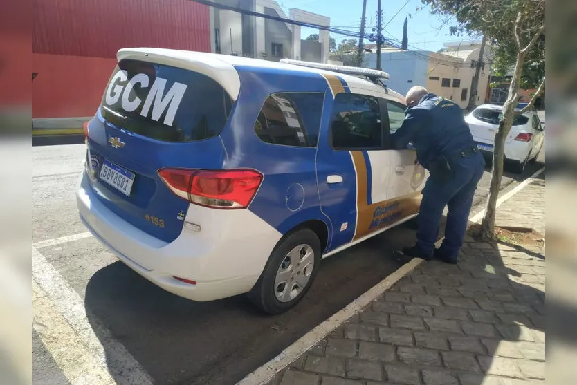 Motorista abre porta e ciclista de 81 anos fica ferido