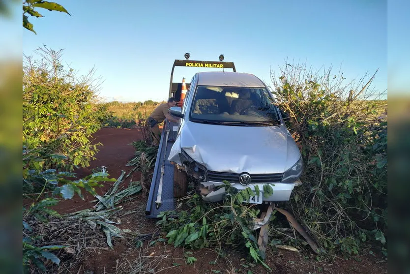 Motorista é preso após bater em carro de professora