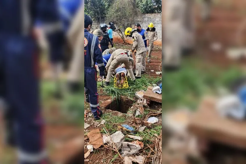 Mulher abandonada em buraco foi agredida por engano