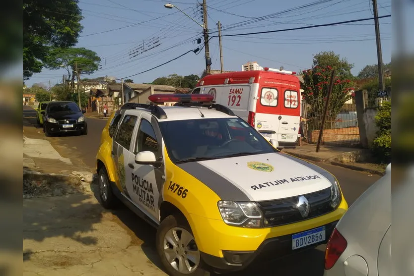Mulher fica ferida ao tentar parar carro desgovernado