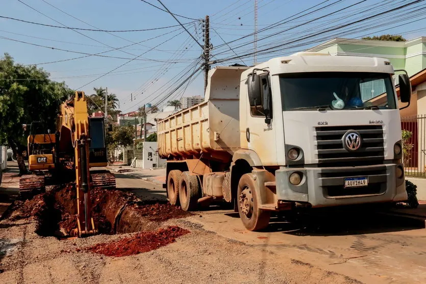 Obras de drenagem alteram trânsito na região da UPA