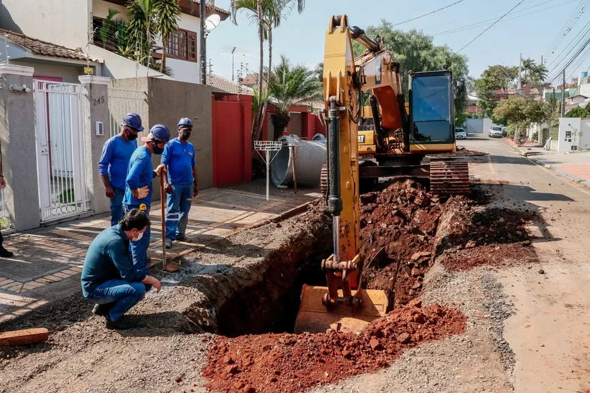 Obras de drenagem alteram trânsito na região da UPA