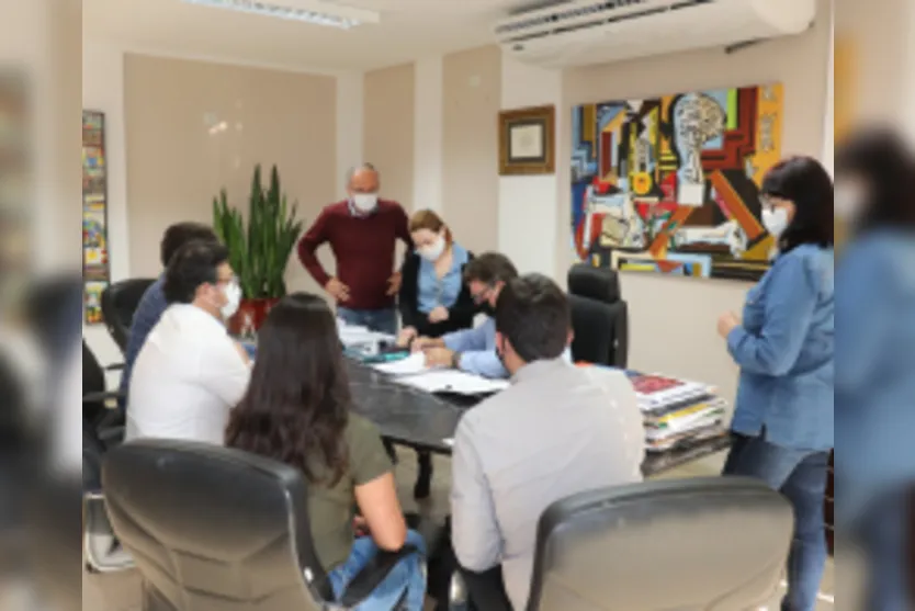 Onofre entrega documento de aprovação de loteamento