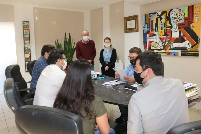 Onofre entrega documento de aprovação de loteamento