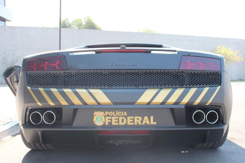 PF do Paraná utiliza Lamborghini de R$ 800 mil como viatura