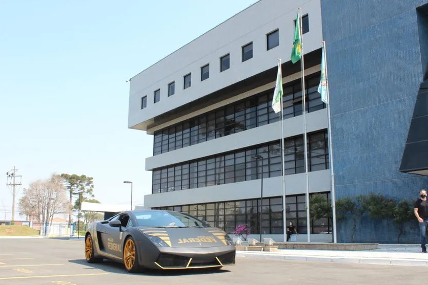 PF do Paraná utiliza Lamborghini de R$ 800 mil como viatura