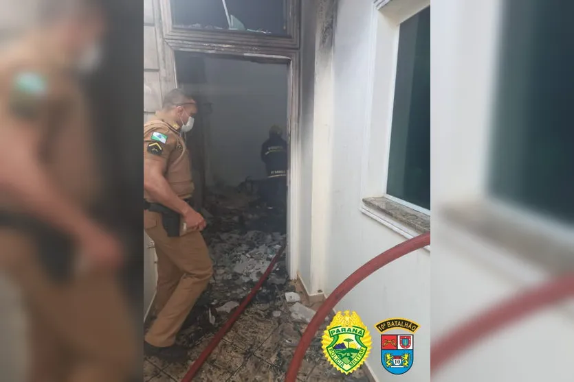 PM de Apucarana salva mulher de casa que estava pegando fogo