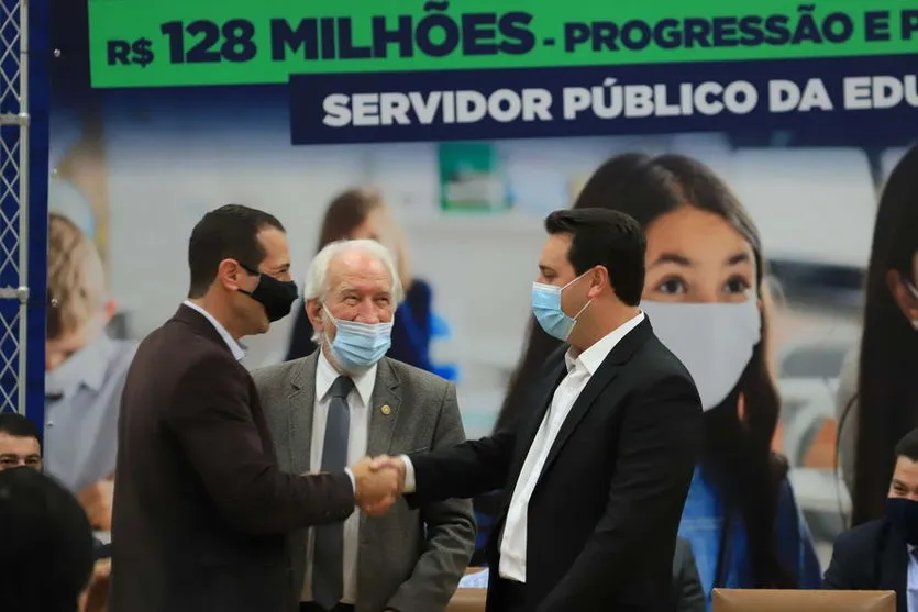 PR garante promoção e progressão de servidores da educação