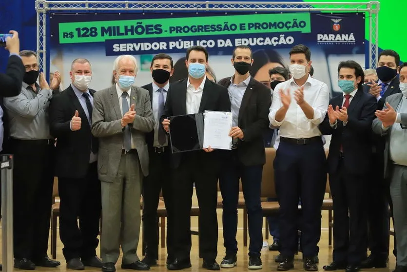 PR garante promoção e progressão de servidores da educação