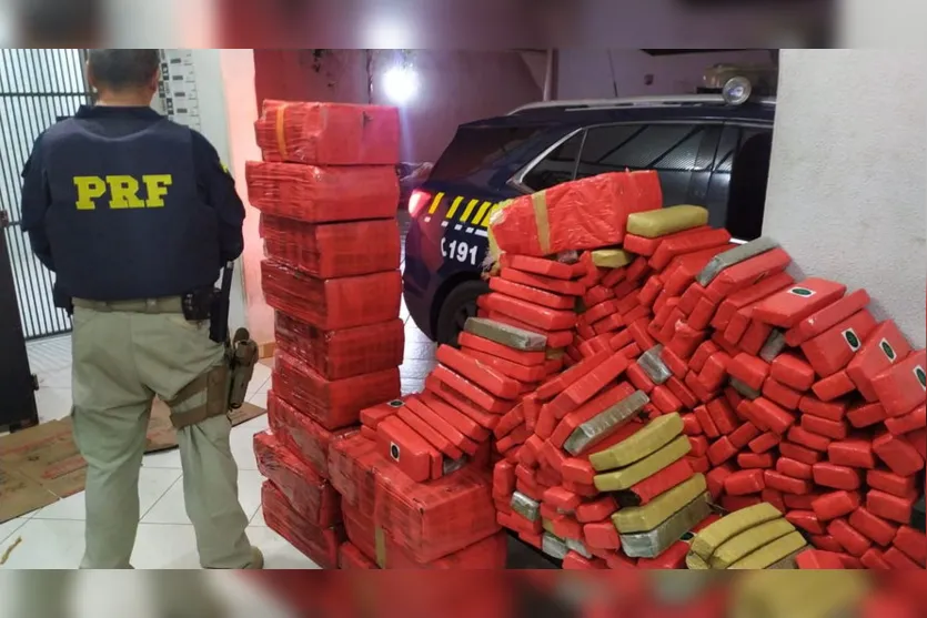 PRF apreende meia tonelada de maconha em Jataizinho