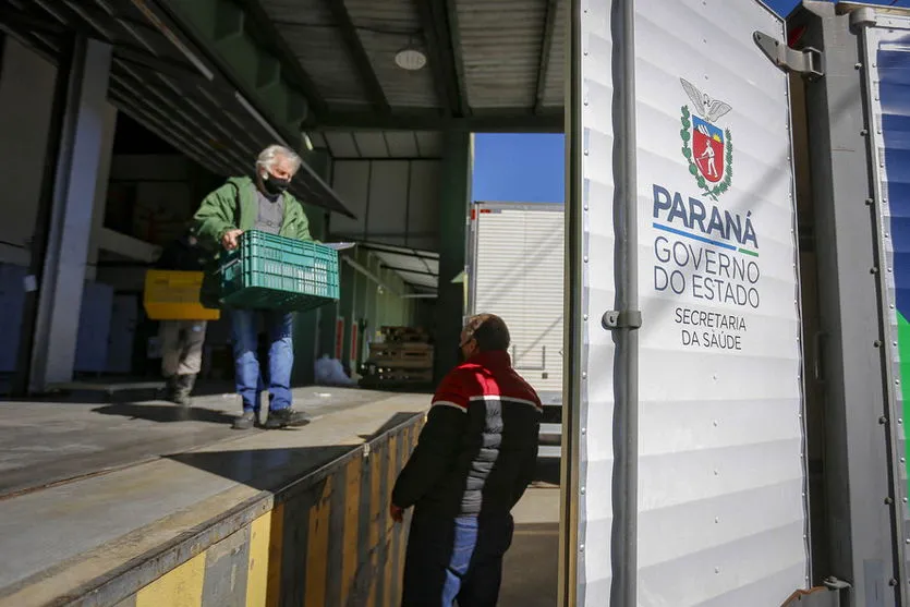 Paraná inicia distribuição de doses contra a Covid-19