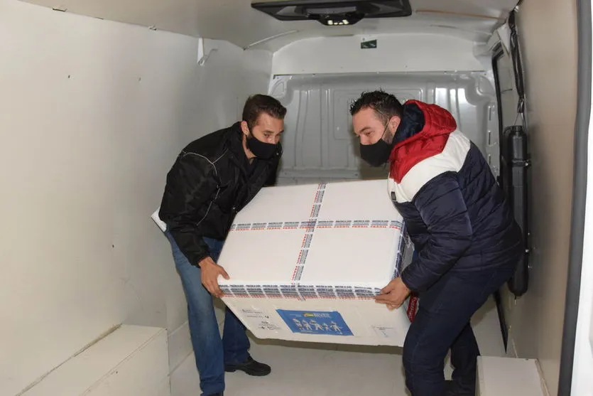 Paraná recebe 87 mil doses de vacinas contra a Covid-19