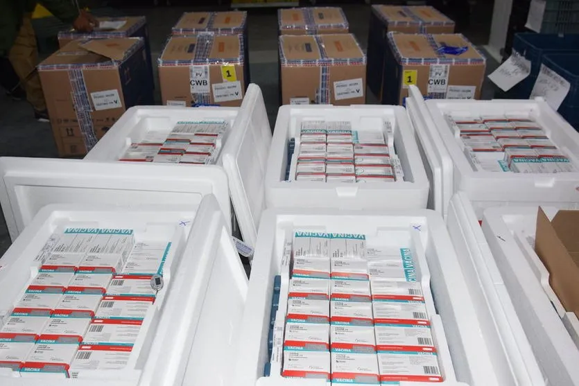 Paraná recebe lote com 114 mil vacinas contra a Covid-19