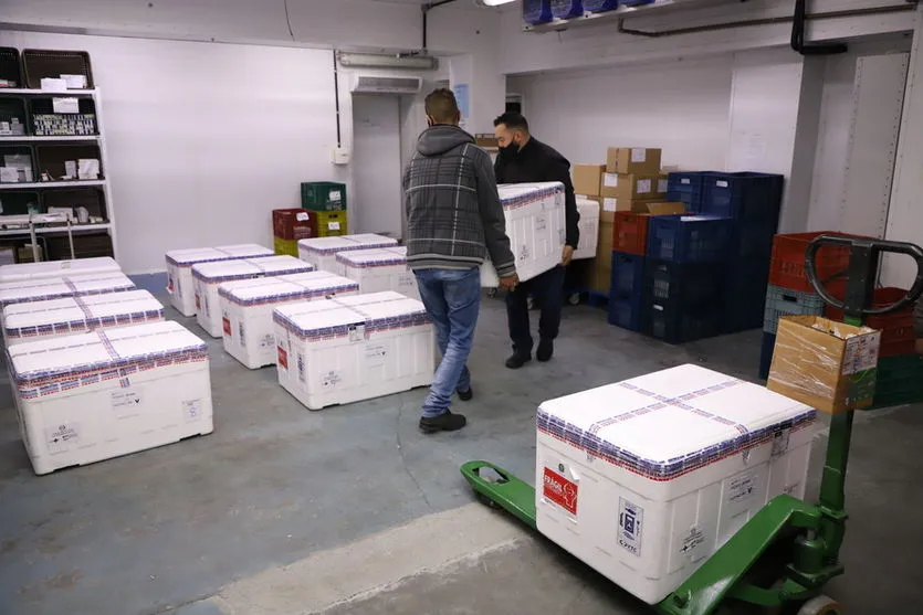 Paraná recebe mais 136,5 mil vacinas da AstraZeneca